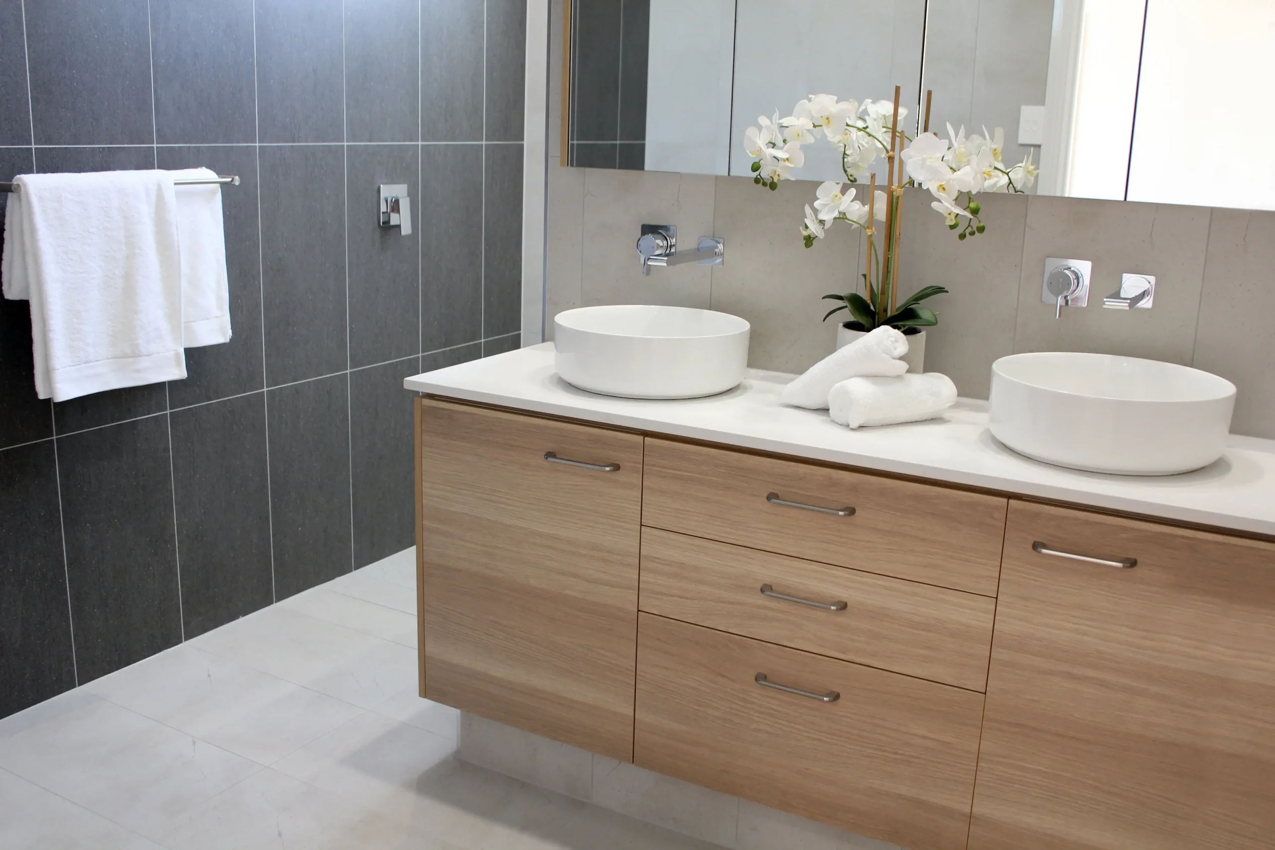 prime-one-builders-modern-bathroom-interior-design-with-orchid-plant-2022-11-15-16-45-12-utc-min prime-one-builders-modern-bathroom-interior-design-with-orchid-plant-2022-11-15-16-45-12-utc-min